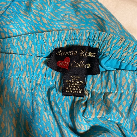 THREE PIECE VINTAGE SILK SET - Picture 8 of 12